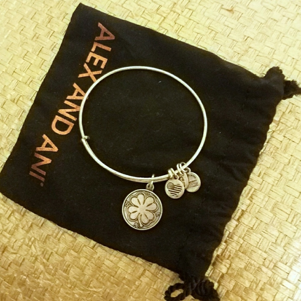 SOLD❣ Alex and Ani || Silver Bangle || Shamrock
